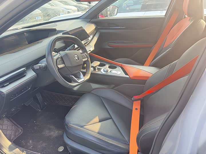 Фото 4 - Changan UNI-V