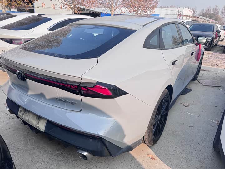 Фото 8 - Changan UNI-V