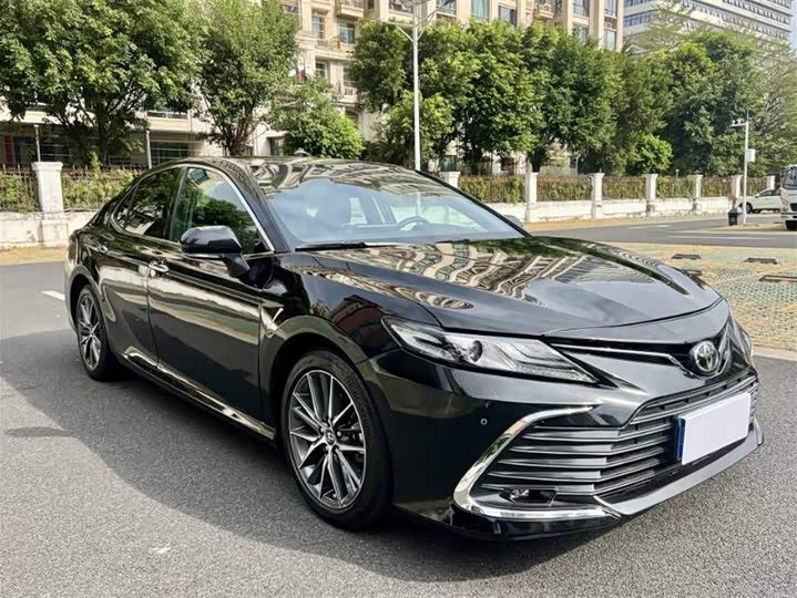 Фото 3 - Toyota Camry