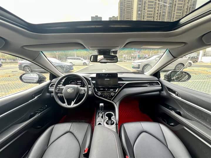 Фото 5 - Toyota Camry