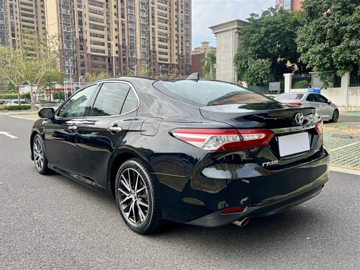 Фото 7 - Toyota Camry