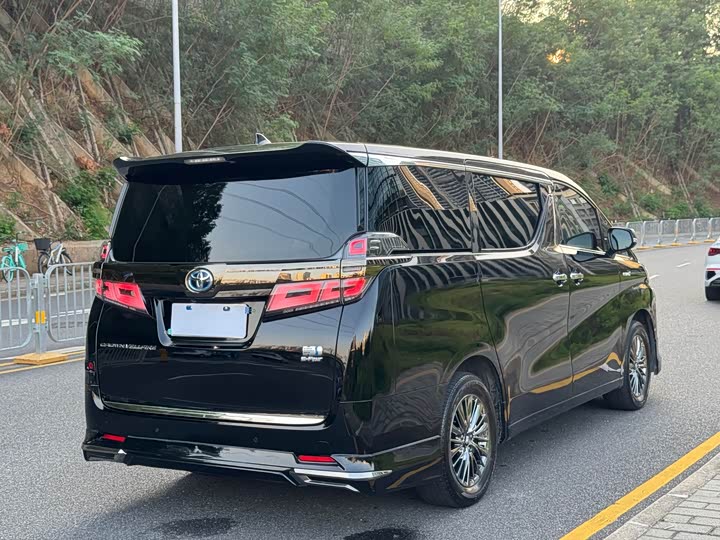 Фото 18 - Toyota Vellfire