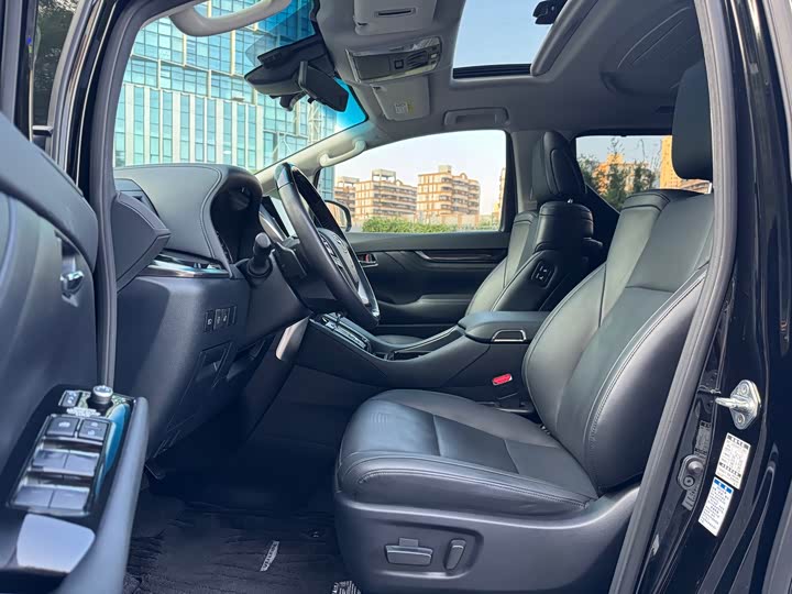 Фото 6 - Toyota Vellfire