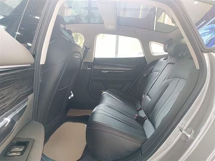 Фото 14 - XPeng P7