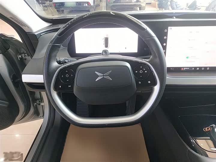 Фото 3 - XPeng P7