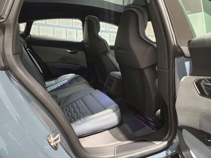 Фото 18 - Audi e-tron GT