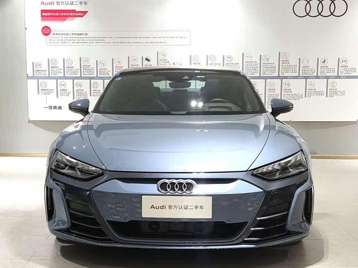 Фото 2 - Audi e-tron GT