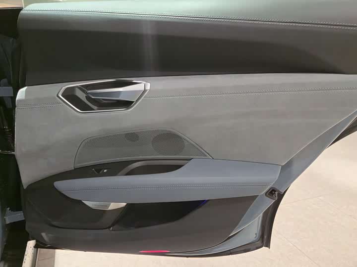 Фото 20 - Audi e-tron GT