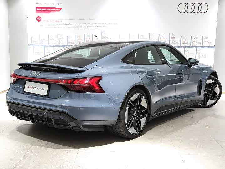 Фото 4 - Audi e-tron GT