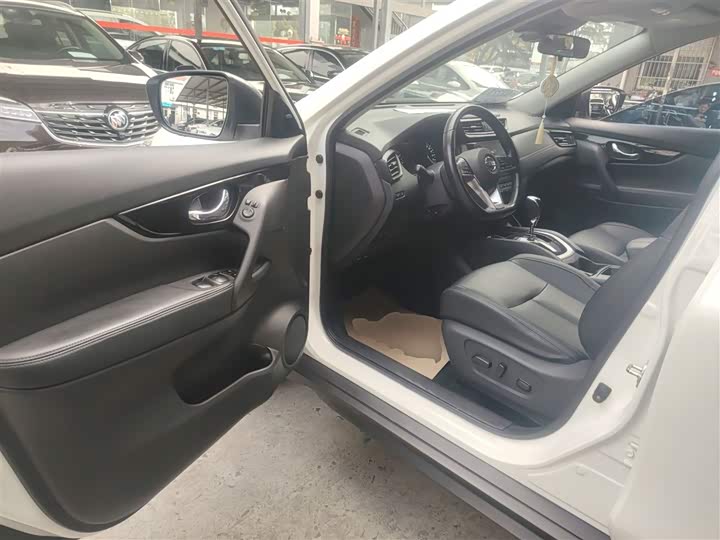 Фото 16 - Nissan X-Trail