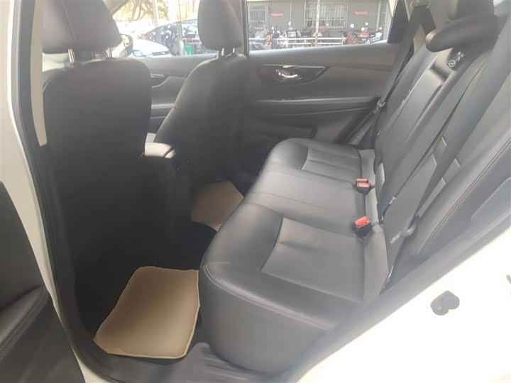 Фото 17 - Nissan X-Trail