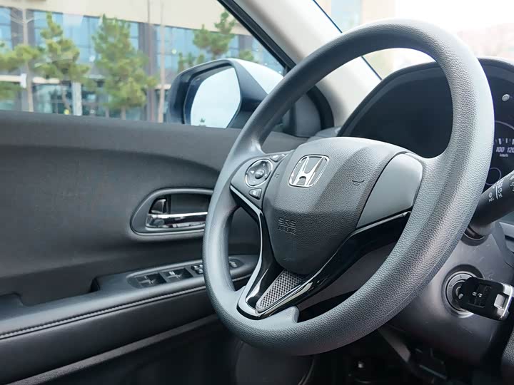 Фото 11 - Honda Vezel