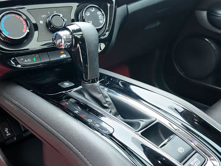 Фото 12 - Honda Vezel