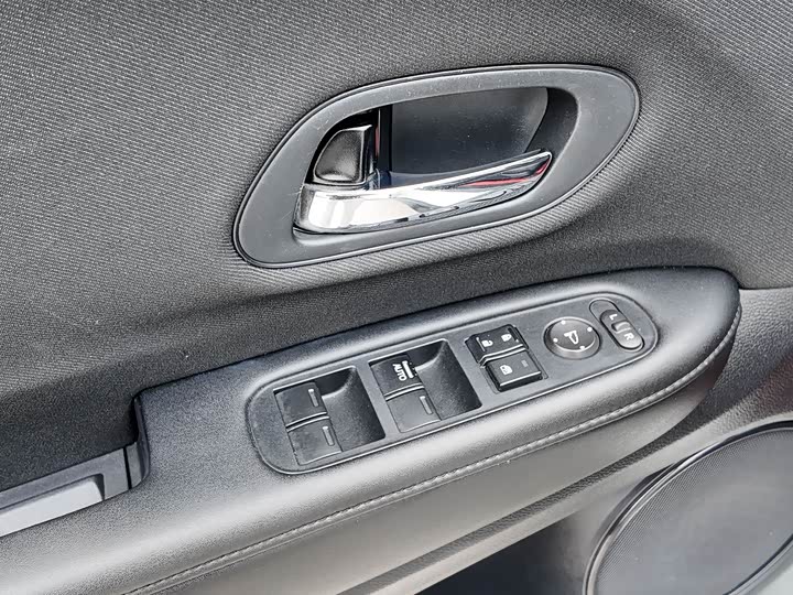 Фото 15 - Honda Vezel