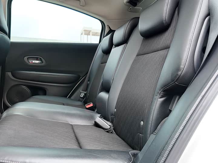 Фото 8 - Honda Vezel