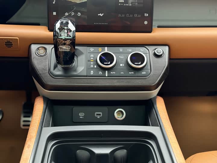 Фото 14 - Land Rover Defender