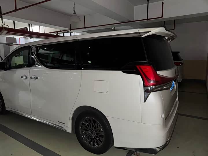 Фото 5 - Lexus LM