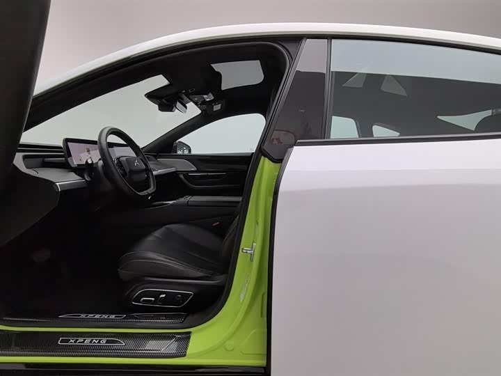 Фото 10 - XPeng P7