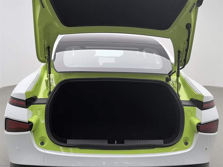 Фото 16 - XPeng P7