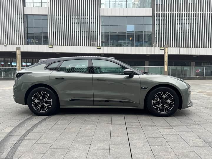 Фото 6 - Zeekr 001