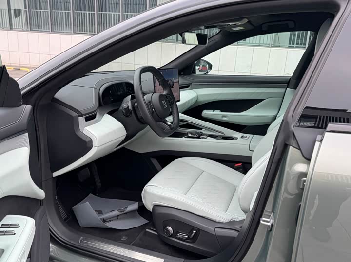 Фото 7 - Zeekr 001