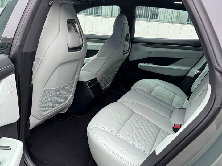 Фото 8 - Zeekr 001