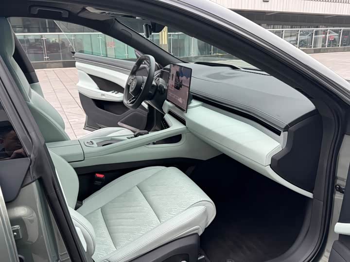 Фото 9 - Zeekr 001