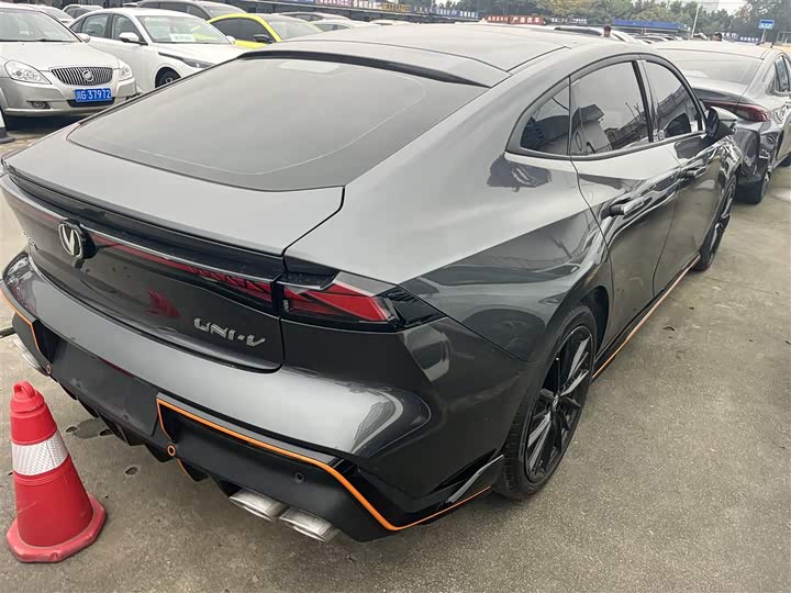 Фото 24 - Changan UNI-V