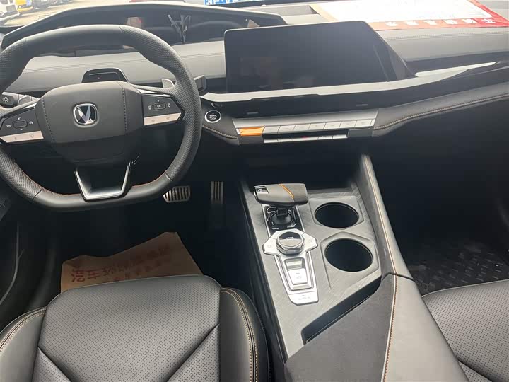 Фото 4 - Changan UNI-V