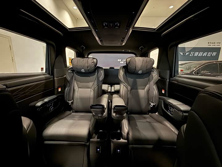 Фото 18 - Toyota Alphard