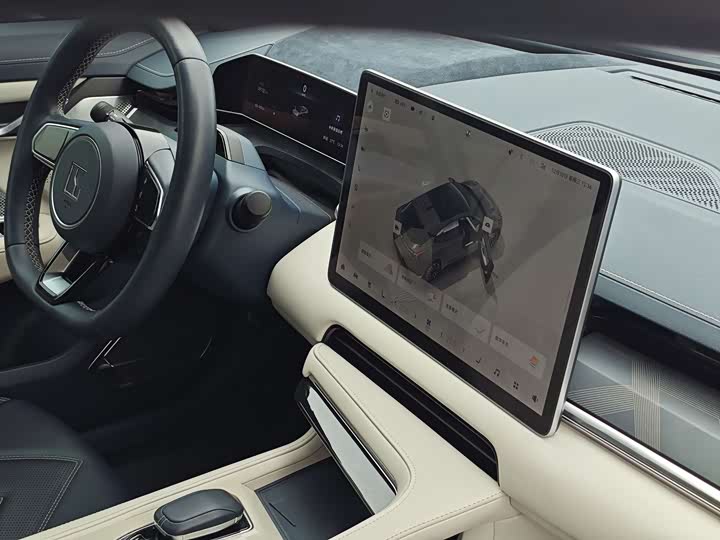 Фото 15 - Zeekr 001