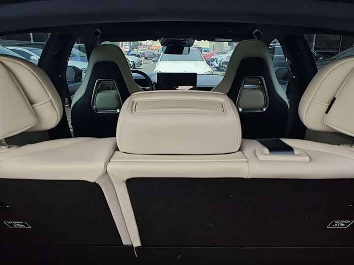 Фото 16 - Zeekr 001