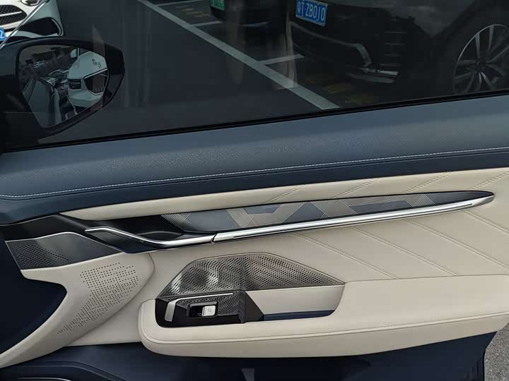 Фото 19 - Zeekr 001