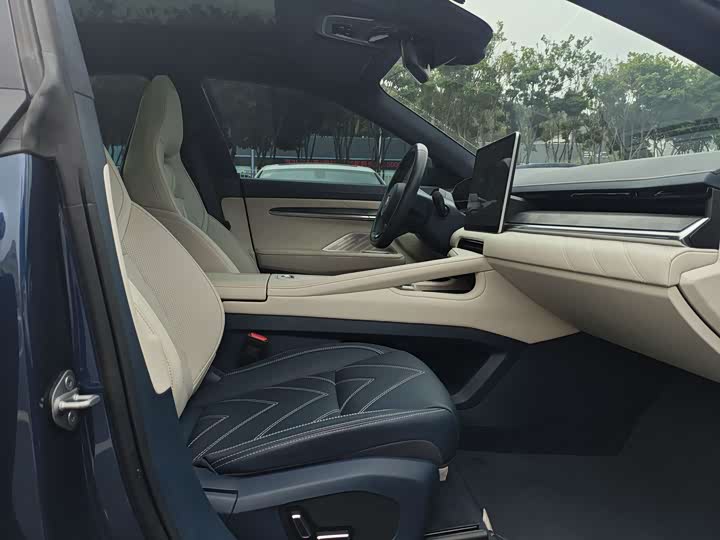 Фото 20 - Zeekr 001