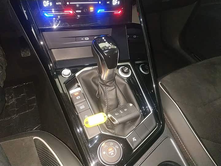 Фото 14 - Volkswagen Tayron