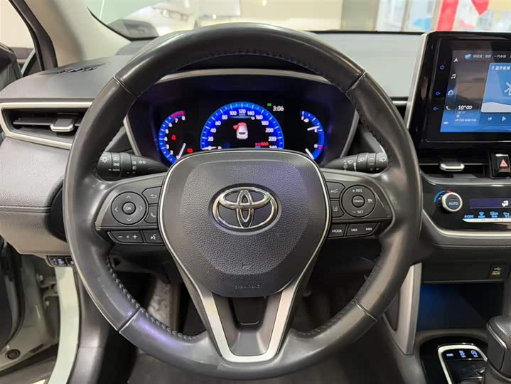 Фото 11 - Toyota Corolla Cross