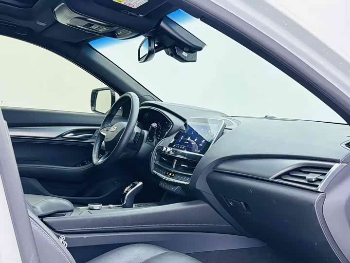 Фото 10 - Cadillac CT5