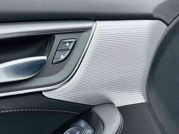 Фото 15 - Cadillac CT5