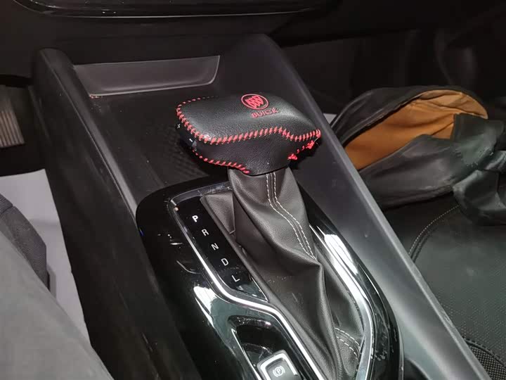 Фото 14 - Buick Verano