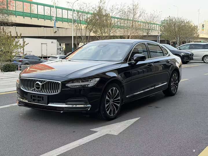Фото 1 - Volvo S90
