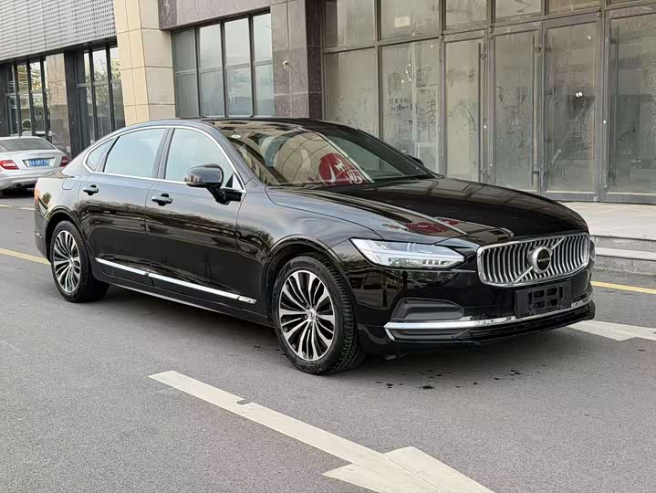 Фото 3 - Volvo S90