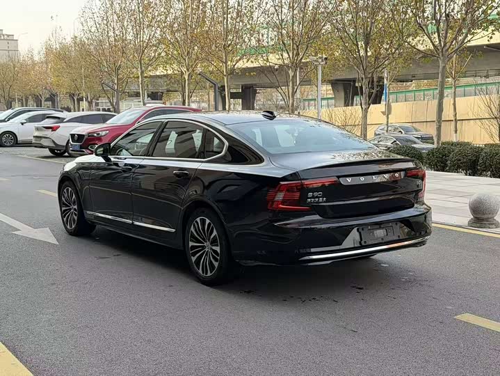 Фото 6 - Volvo S90