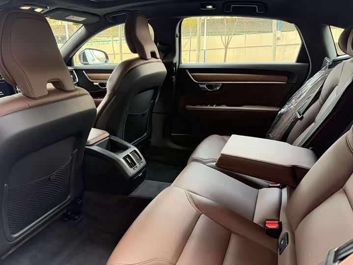 Фото 8 - Volvo S90