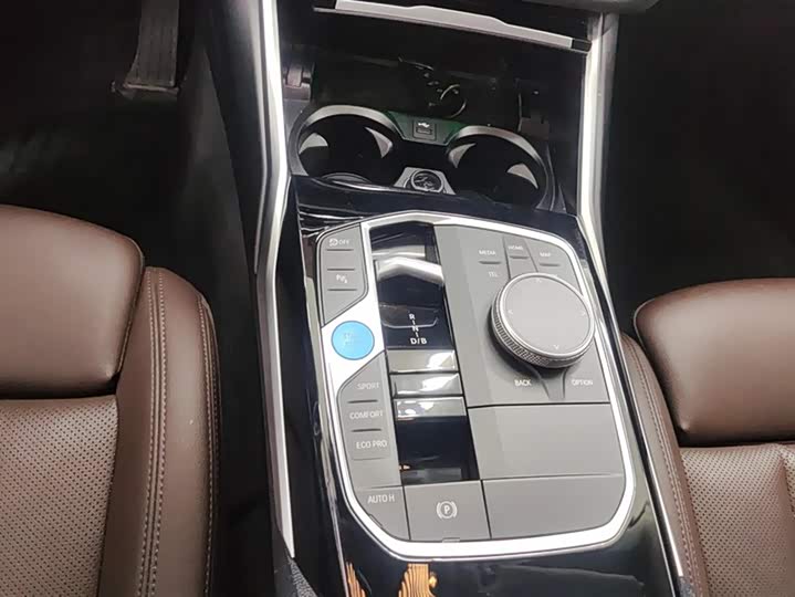 Фото 16 - BMW i3