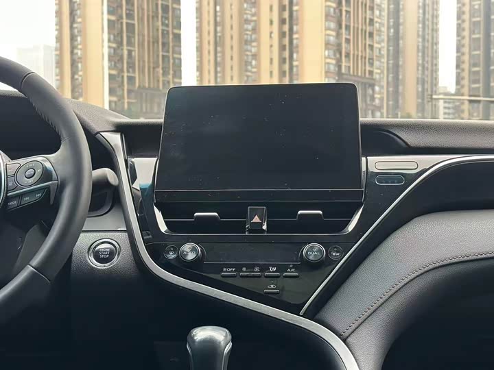 Фото 17 - Toyota Camry