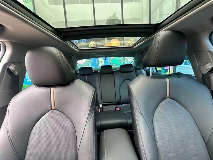 Фото 19 - Toyota Camry