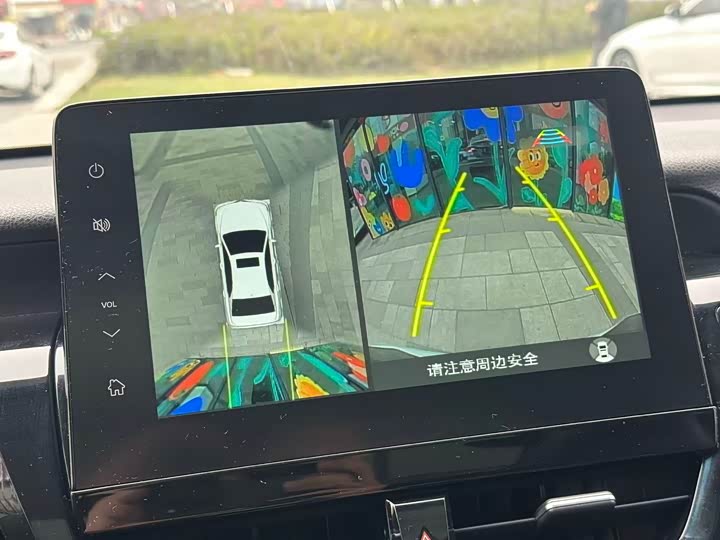 Фото 20 - Toyota Camry