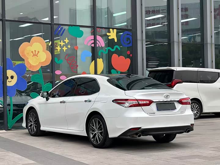 Фото 21 - Toyota Camry