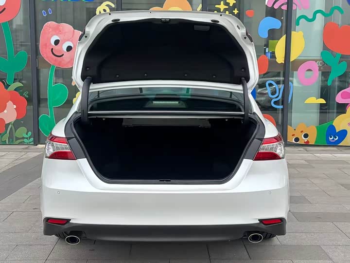 Фото 23 - Toyota Camry