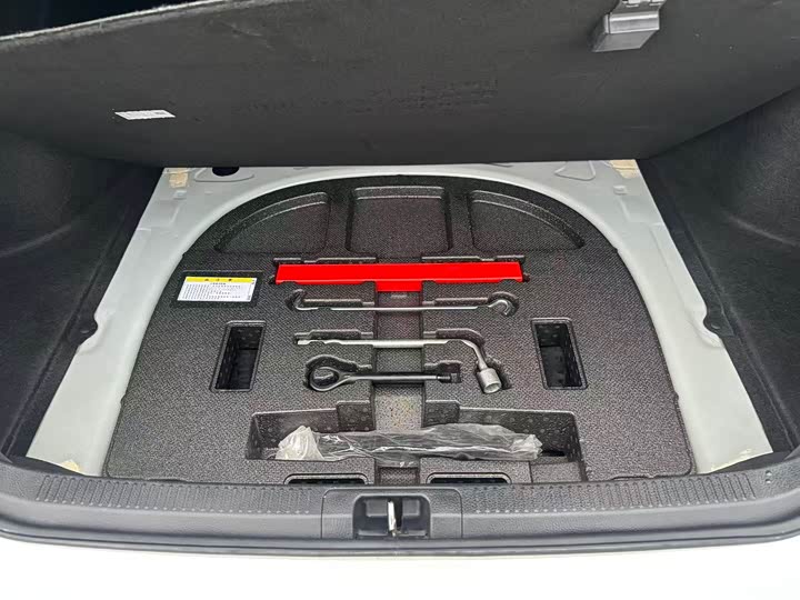 Фото 24 - Toyota Camry